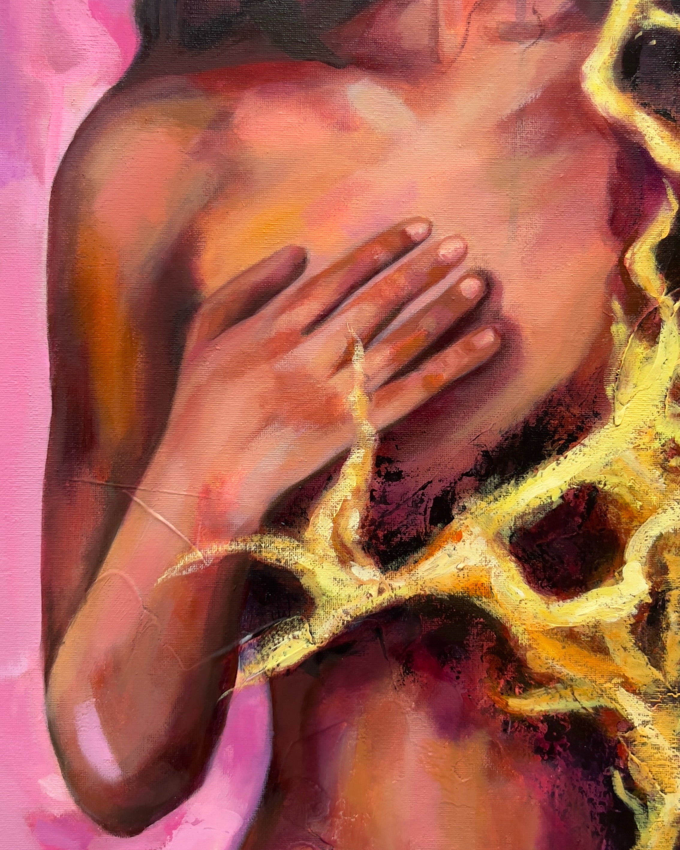 Nahaufnahme von dem Kunstwerk Born from Thunder – Hand auf Herz - Mixed Media auf Leinwand von Katja Blank